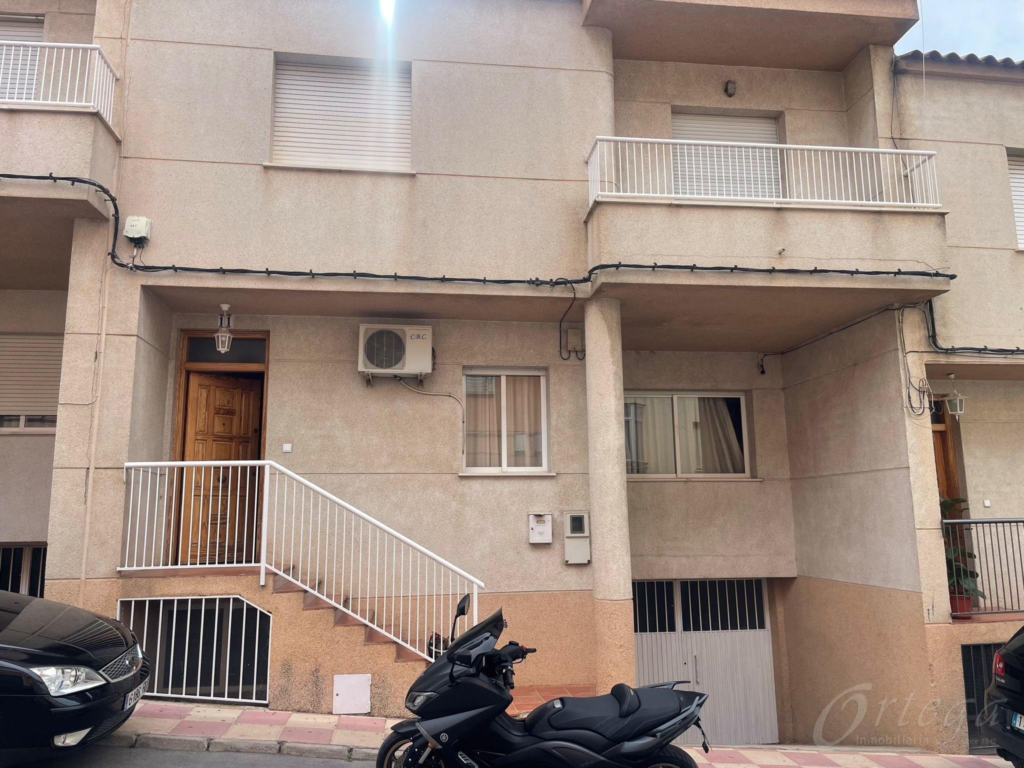 Vista exterior de Casa adosada en venda en Cehegín amb Aire condicionat, Calefacció i Terrassa