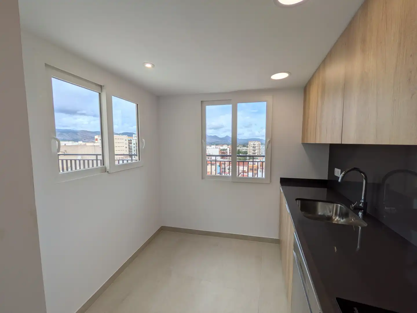 Cocina de Ático en venta en Castellón de la Plana / Castelló de la Plana con Aire acondicionado y Terraza