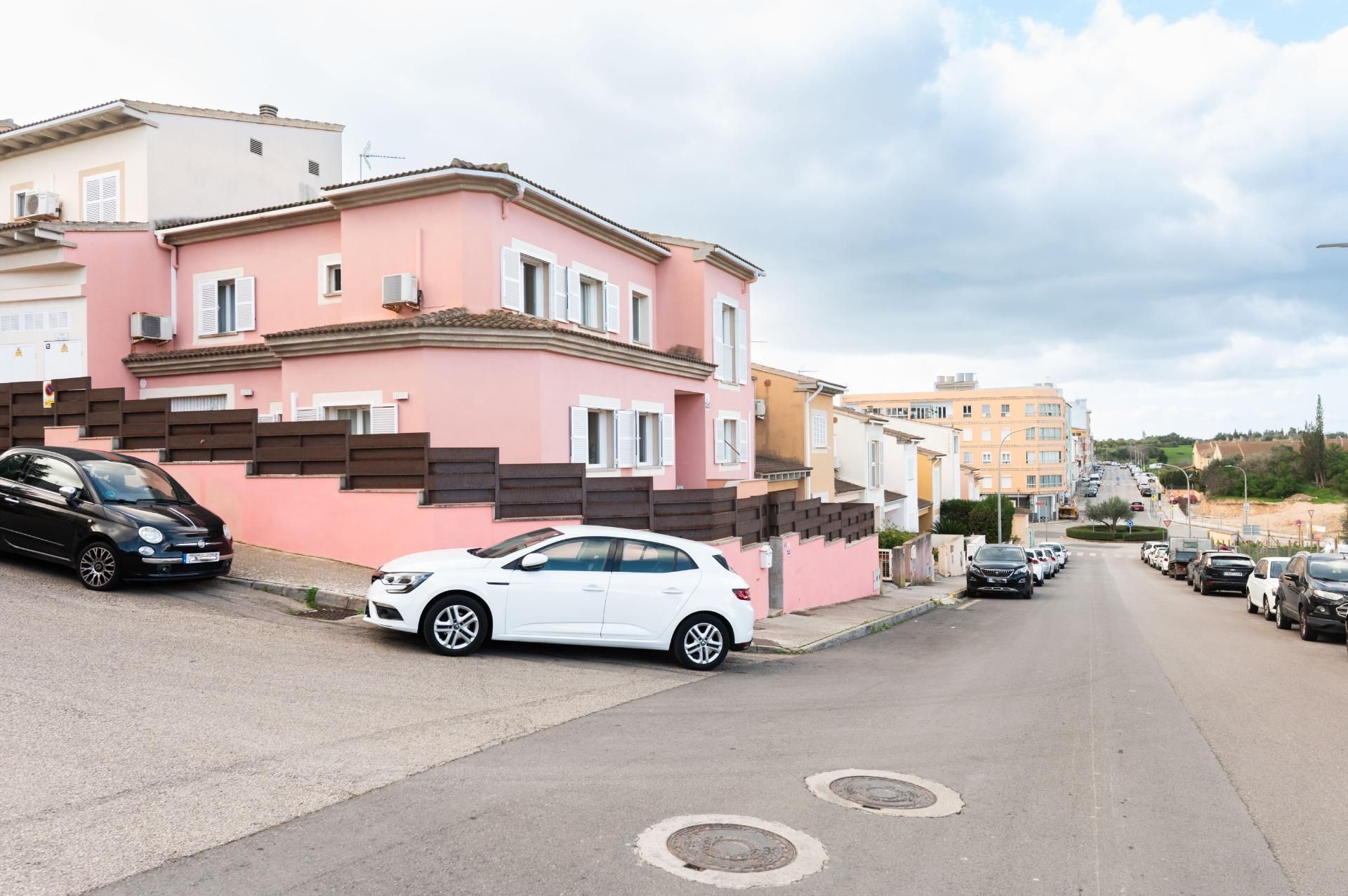 Exterior view of Single-family semi-detached for sale in  Madrid Capital  with Private garden, Terrace and Balcony