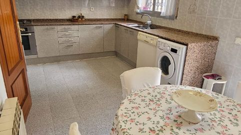 Ben ubicada al barri del Fornas, amb pati i jardí i garatge per 3 cotxes