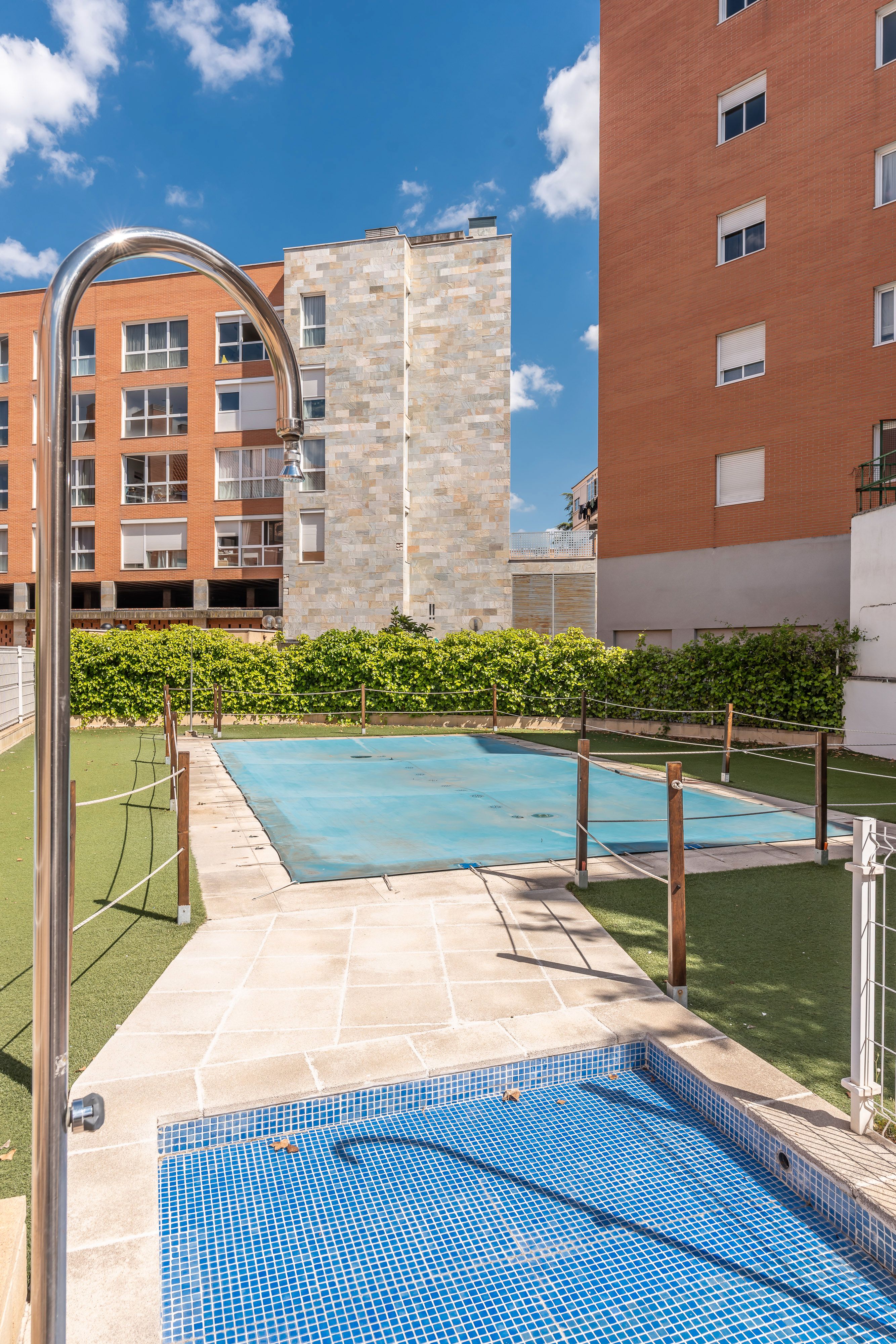Piscina de Pis en venda en  Madrid Capital amb Calefacció