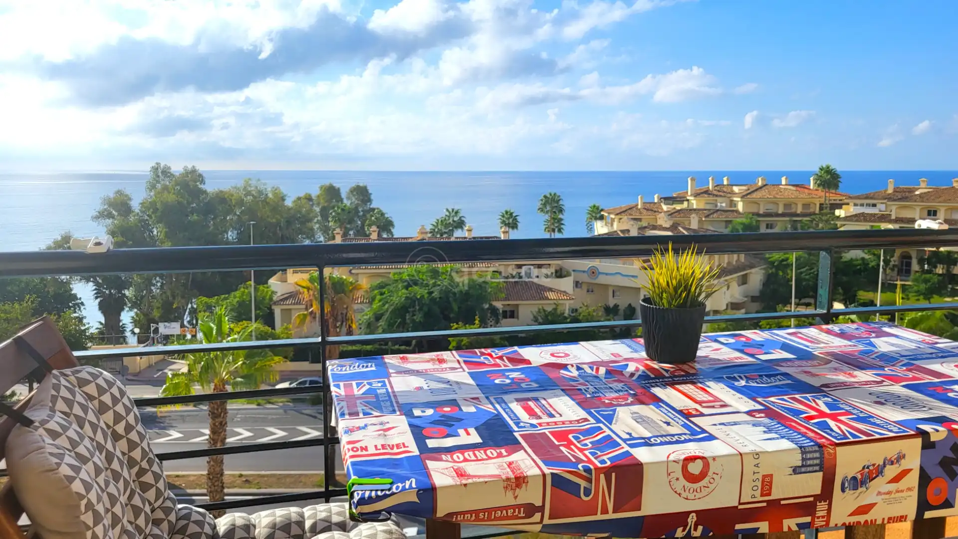 Terraza de Apartamento en venta en Torrequebrada