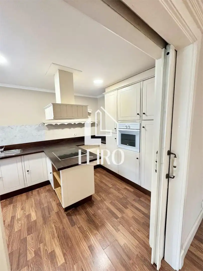 Cocina de Piso en venta en Vilagarcía de Arousa con Calefacción, Parquet y Trastero
