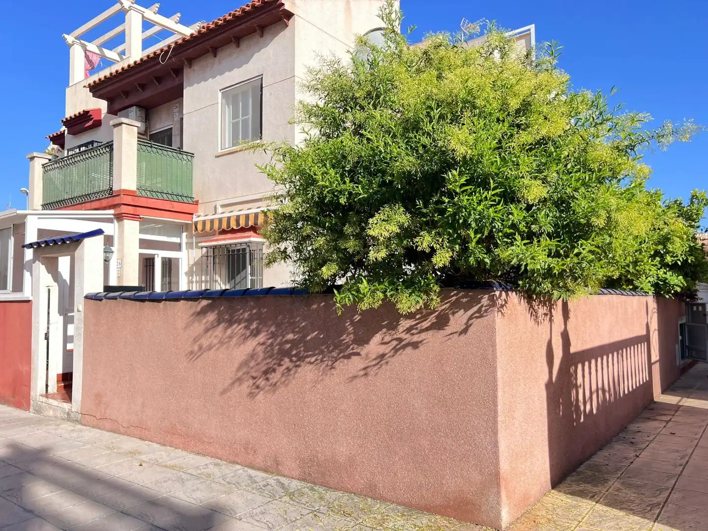 Vista exterior de Planta baja en venta en Orihuela con Jardín privado, Terraza y Piscina comunitaria