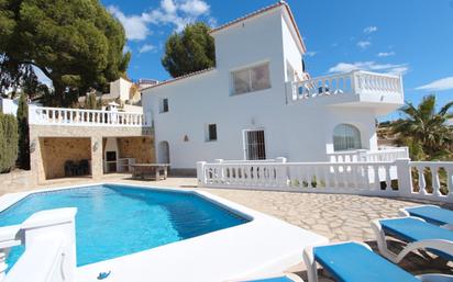 Vista exterior de Casa o xalet en venda en Benissa amb Aire condicionat, Terrassa i Piscina