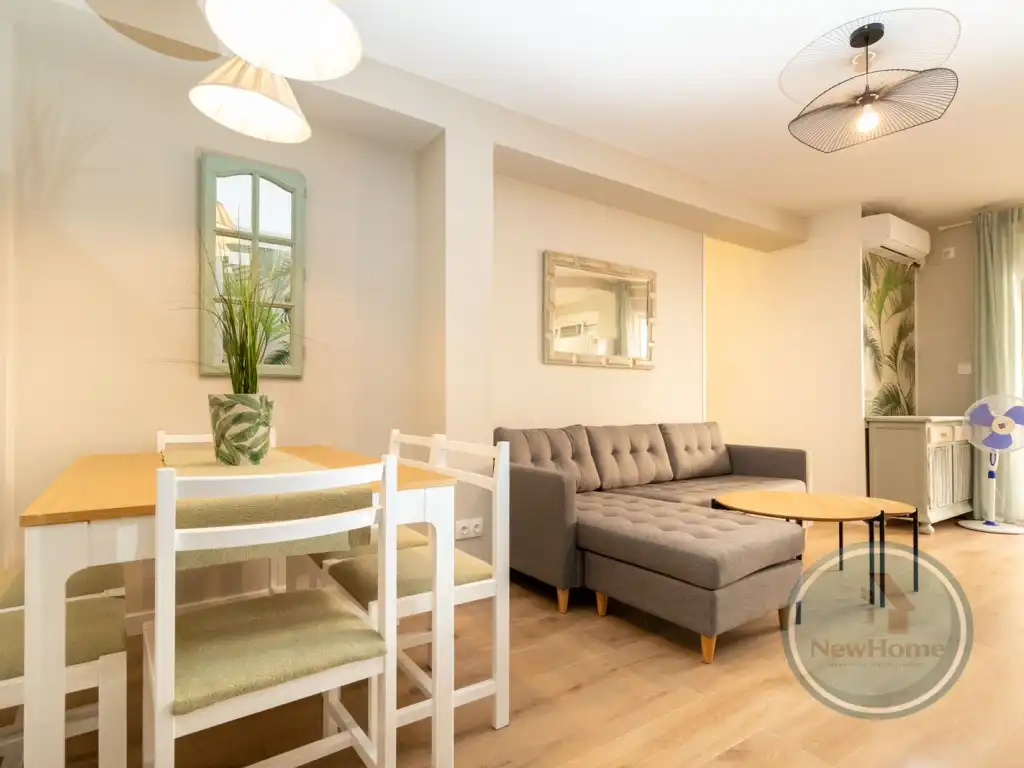 Sala d'estar de Pis de lloguer en Santa Pola amb Aire condicionat, Jardí privat i Moblat