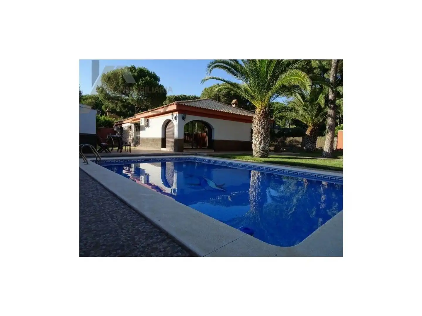 Casa con piscina en venta en Carmona