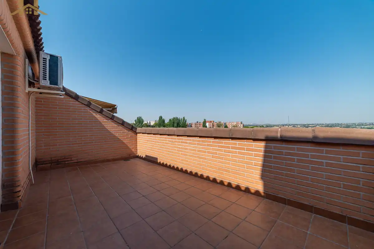 Terraza de Casa adosada en venta en Móstoles con Aire acondicionado, Calefacción y Jardín privado