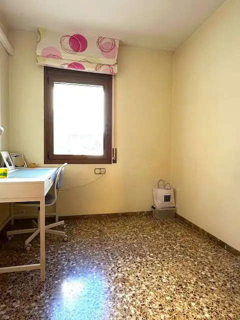 Schlafzimmer von Einfamilien-Reihenhaus zum Verkauf in Sant Boi de Llobregat mit Klimaanlage, Heizung und Terrasse