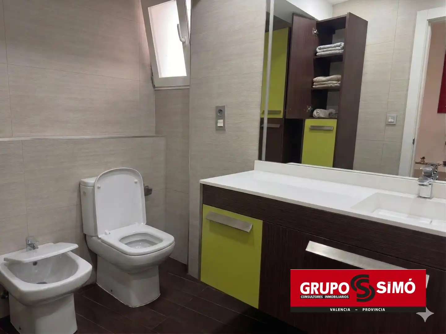 Baño de Piso en venta en Valencia con Aire acondicionado, Amueblado y Horno