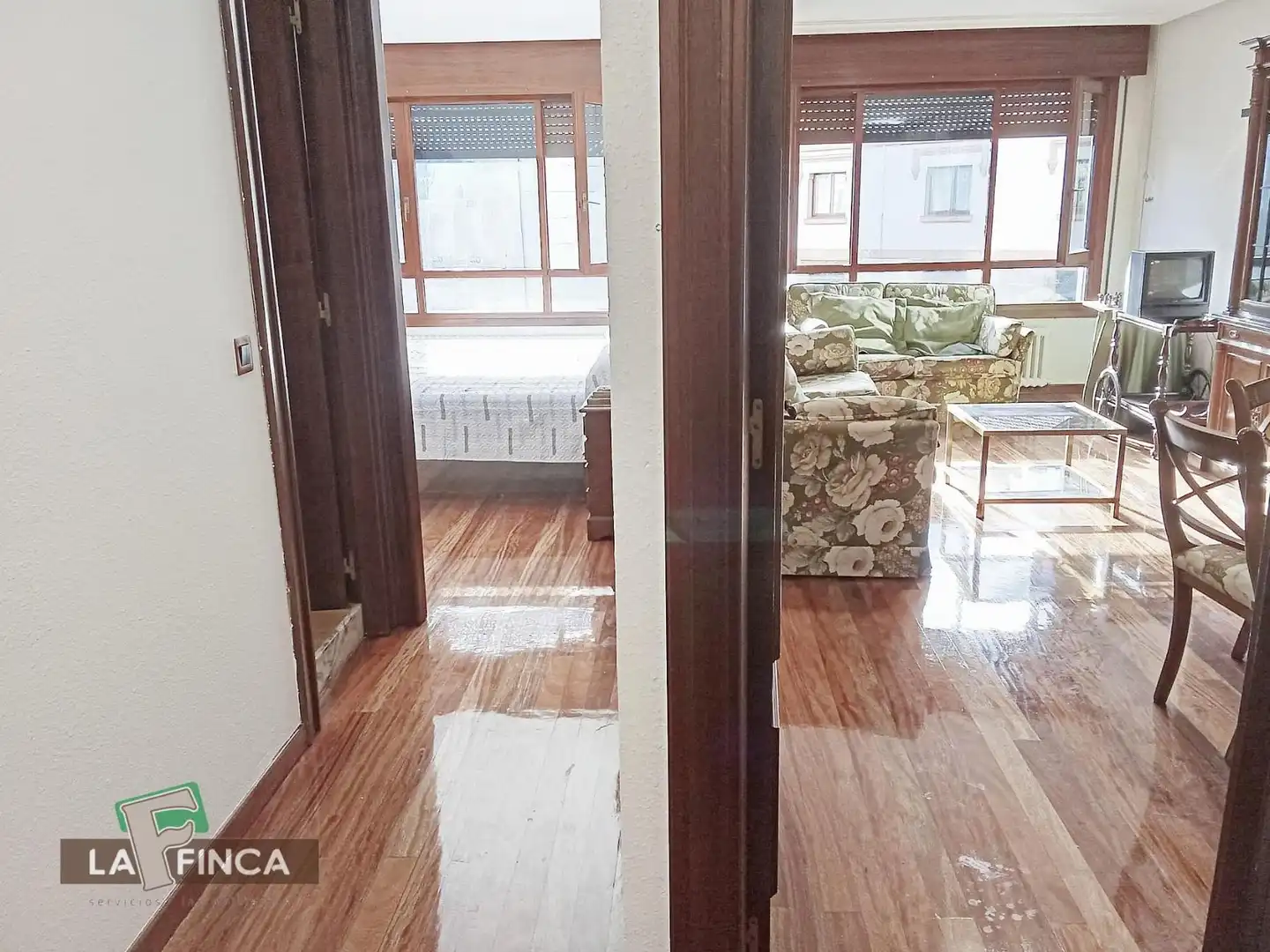 Apartamento de alquiler en Oviedo  con Calefacción, Parquet y Terraza