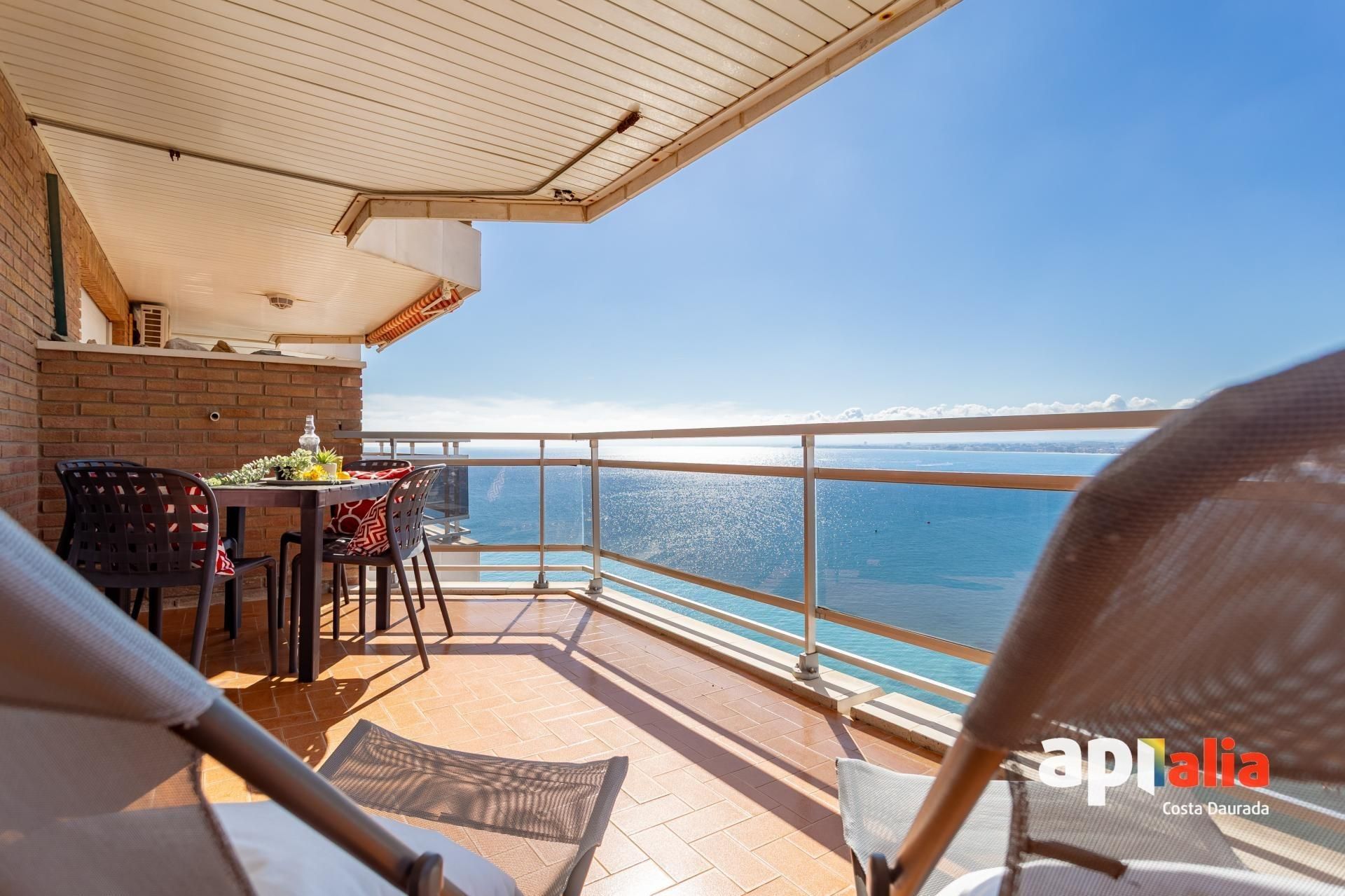 Schlafzimmer von Dachboden zum verkauf in Salou mit Heizung, Terrasse und Abstellraum