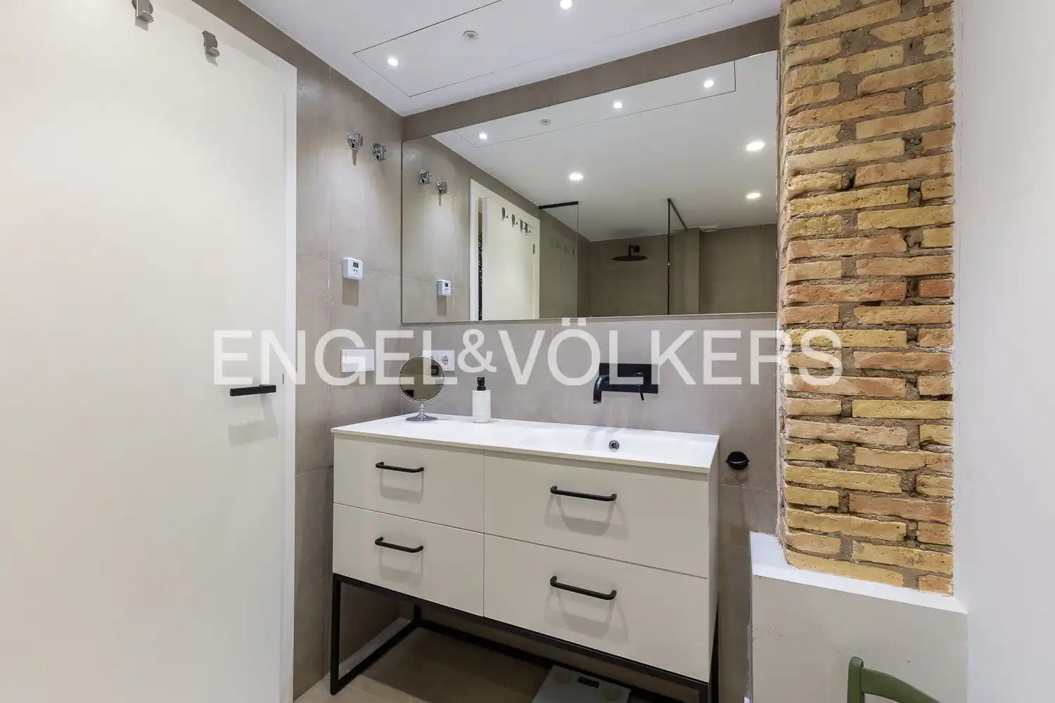 Bathroom of Attic for sale in Valencia  with Air Conditioner, Heating and Terrace