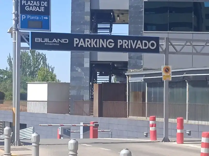 Parking de Garaje de alquiler en Granada con Alarma