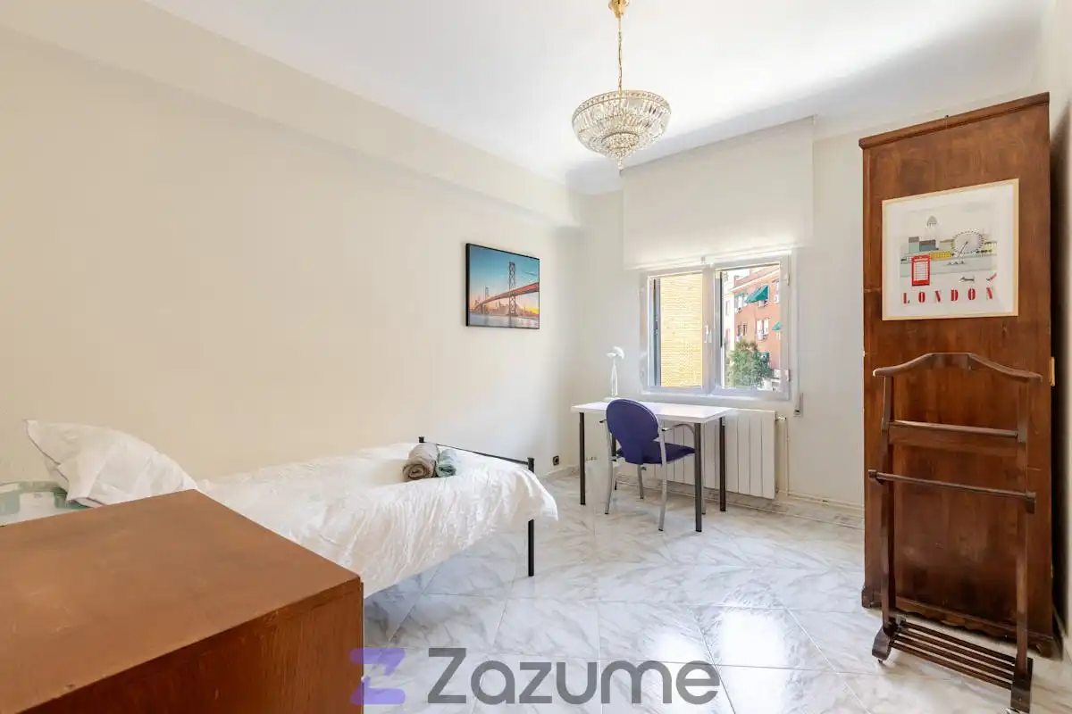 Bedroom of Flat for rent in Madrid  with Heating, Furnished and Washing machine