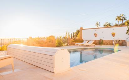 Swimming pool of House or chalet for sale in Benalmádena  with Air Conditioner, Heating and Private garden