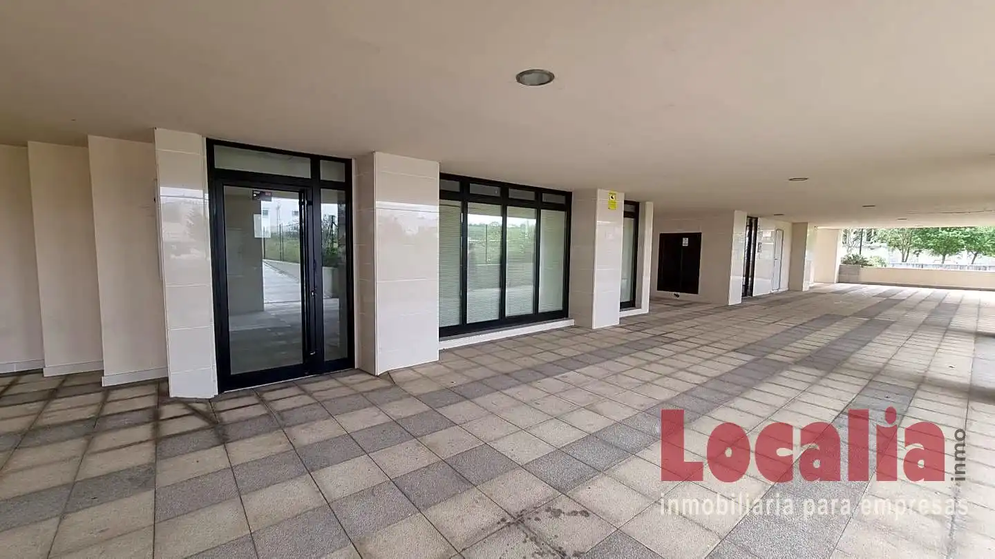 Terraza de Local en venta en Santa Cruz de Bezana