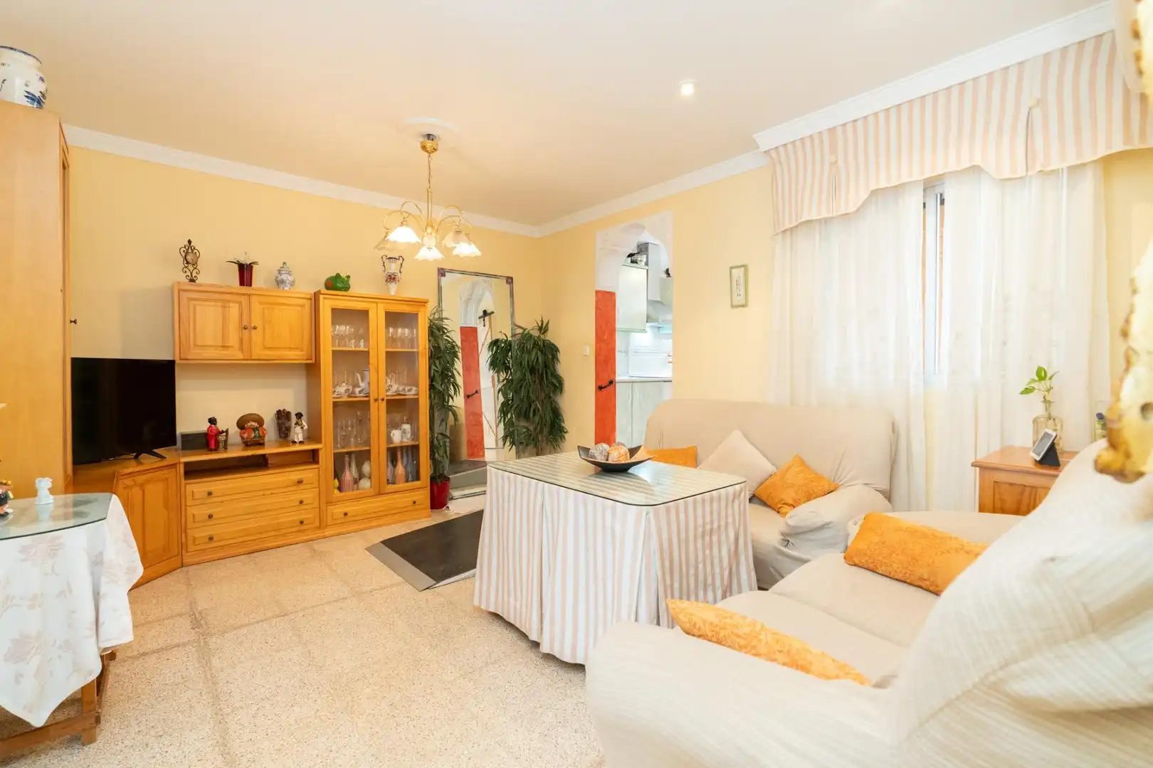 Sala d'estar de Casa o xalet en venda en Motril amb Aire condicionat i Terrassa