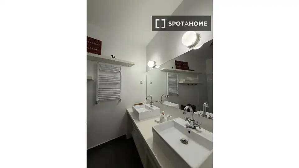 Bathroom of Flat for rent in Coslada  with Air Conditioner, Heating and Furnished