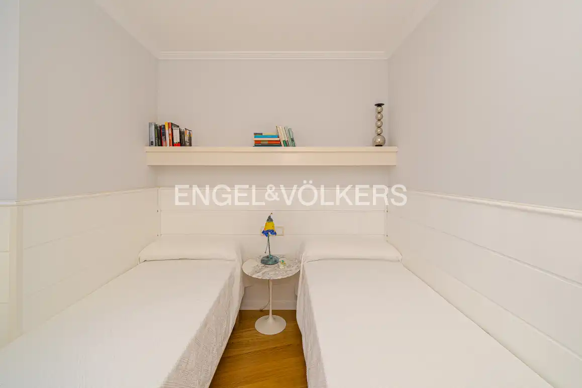 Habitación de Apartamento en venta en Benidorm con Aire acondicionado, Trastero y Amueblado