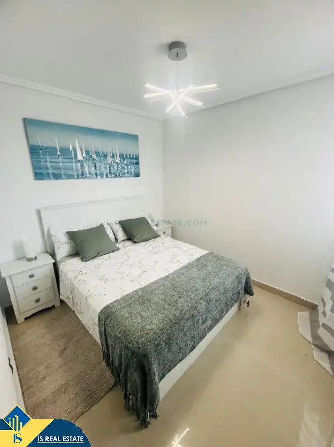 Habitación de Apartamento de alquiler en Torrevieja con Calefacción, Terraza y Amueblado