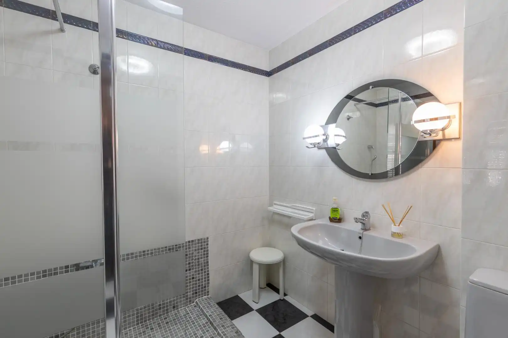 Bathroom of Houses for sale in Granada