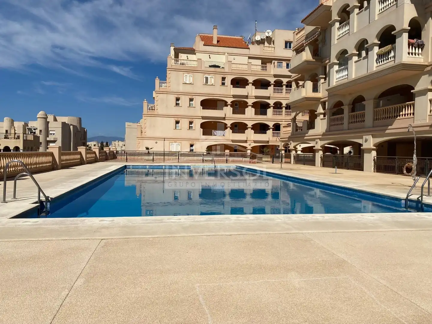 Schwimmbecken von Wohnung zum Verkauf in El Ejido mit Klimaanlage, Heizung und Terrasse
