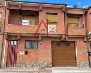 Exterior view of House or chalet for sale in Nava de la Asunción  with Terrace and Balcony