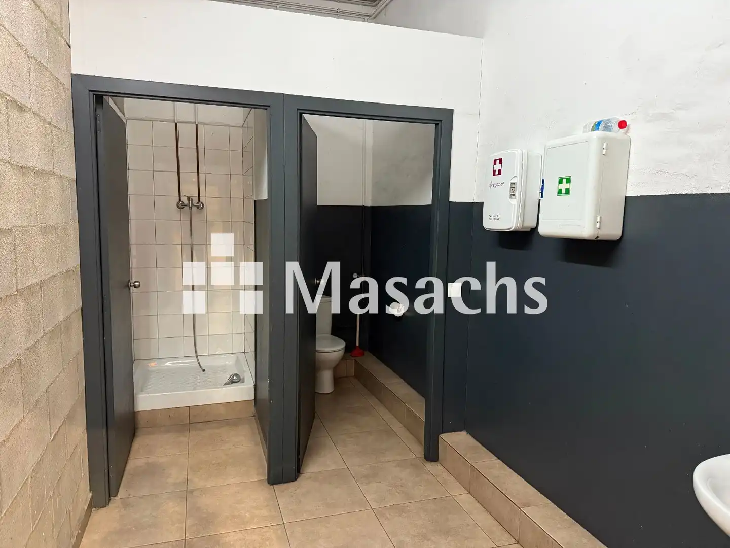 Baño de Nave industrial de alquiler en Viladecavalls
