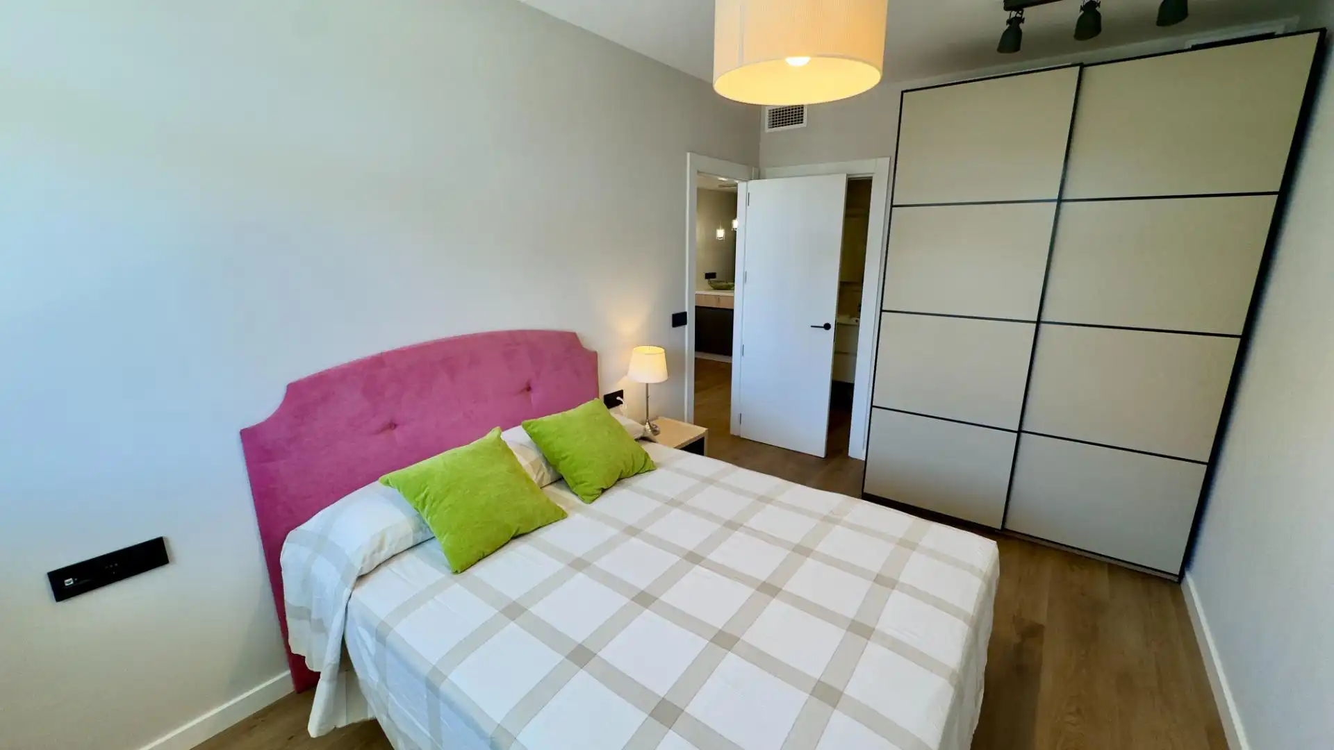Bedroom of Flat for rent in Granada  with Air Conditioner, Heating and Terrace