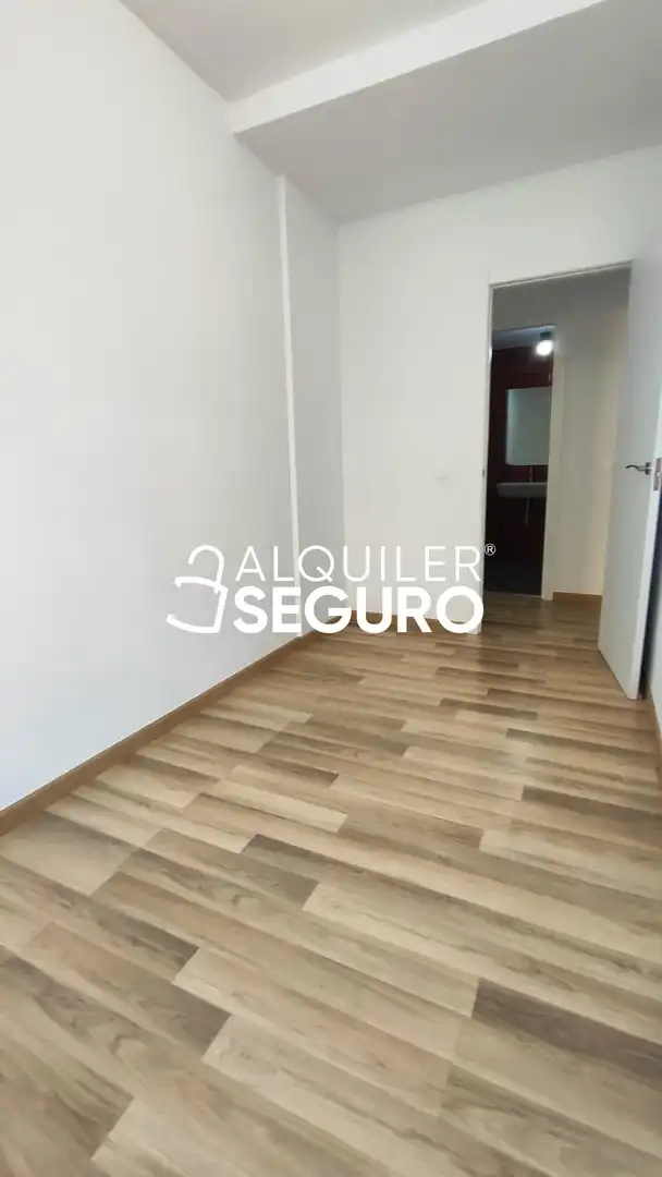 Bedroom of Flat for rent in Torrent  with Air Conditioner and Storage room