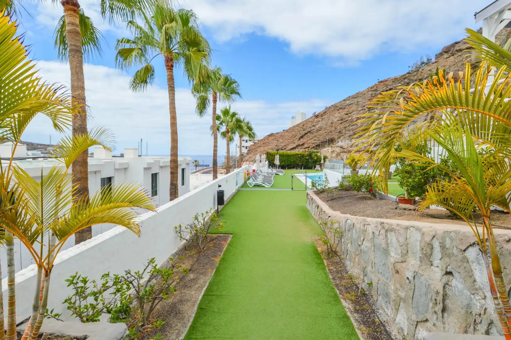 Vista exterior de Apartament en venda en Mogán amb Terrassa, Moblat i Piscina comunitària