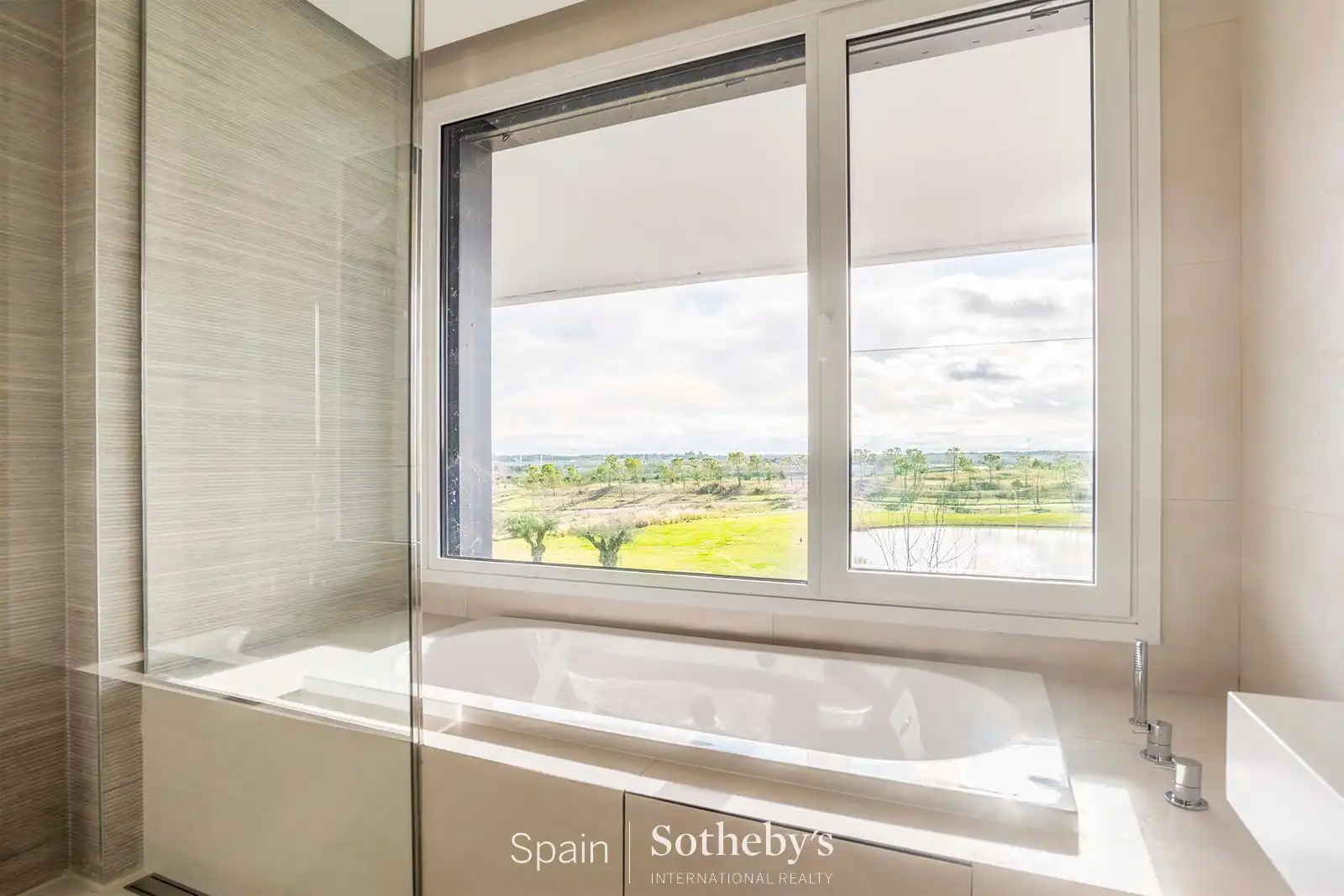 Bany de Apartament de lloguer en Pozuelo de Alarcón amb Aire condicionat, Calefacció i Jardí privat