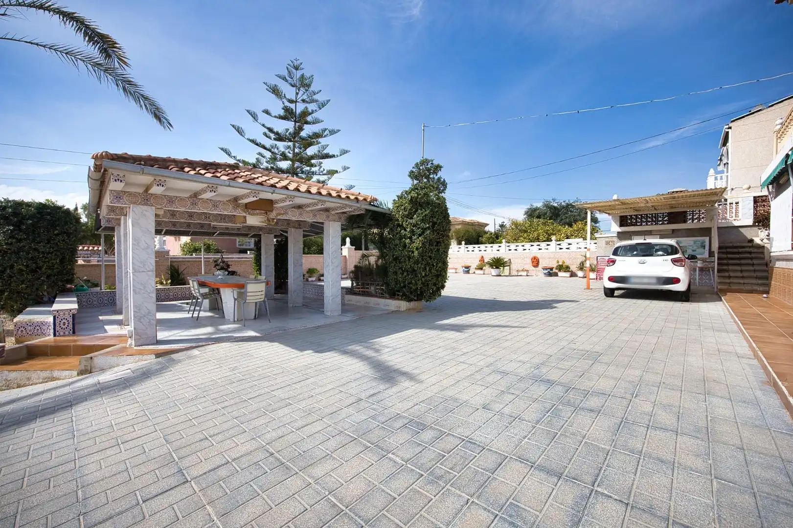 Exterior view of Houses for sale in San Vicente del Raspeig / Sant Vicent del Raspeig