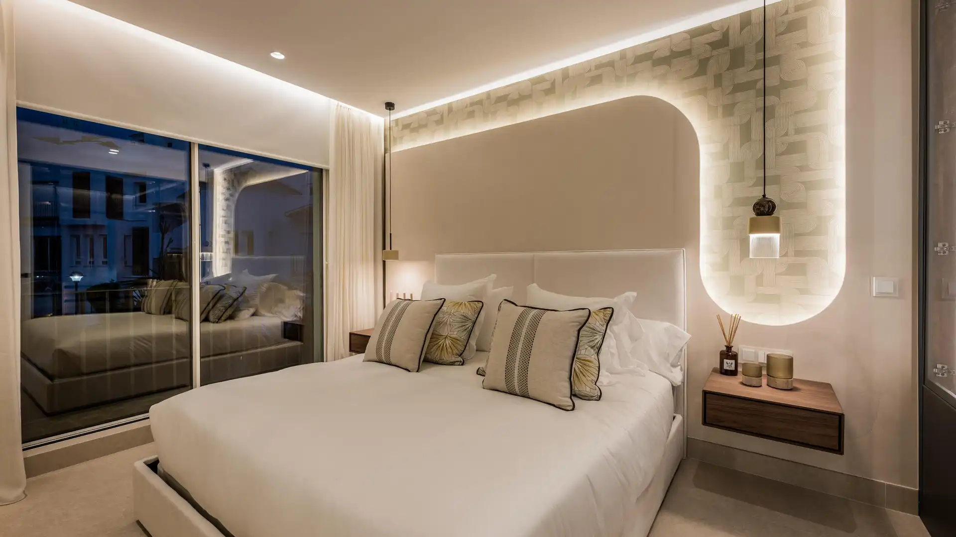 Bedroom of Apartments for sale in Marbella  with Air Conditioner, Heating and Alarm