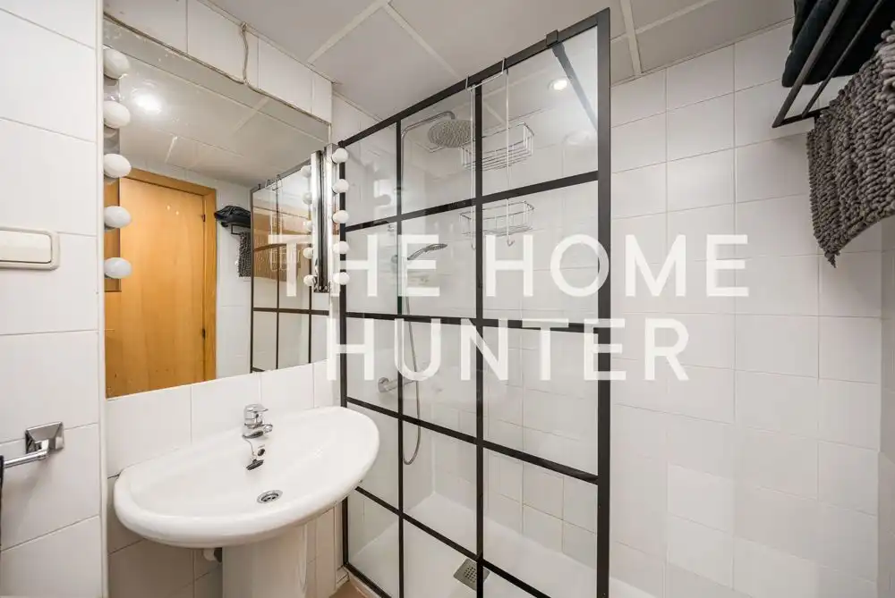 Baño de Piso de alquiler en Madrid con Aire acondicionado, Calefacción y Jardín privado