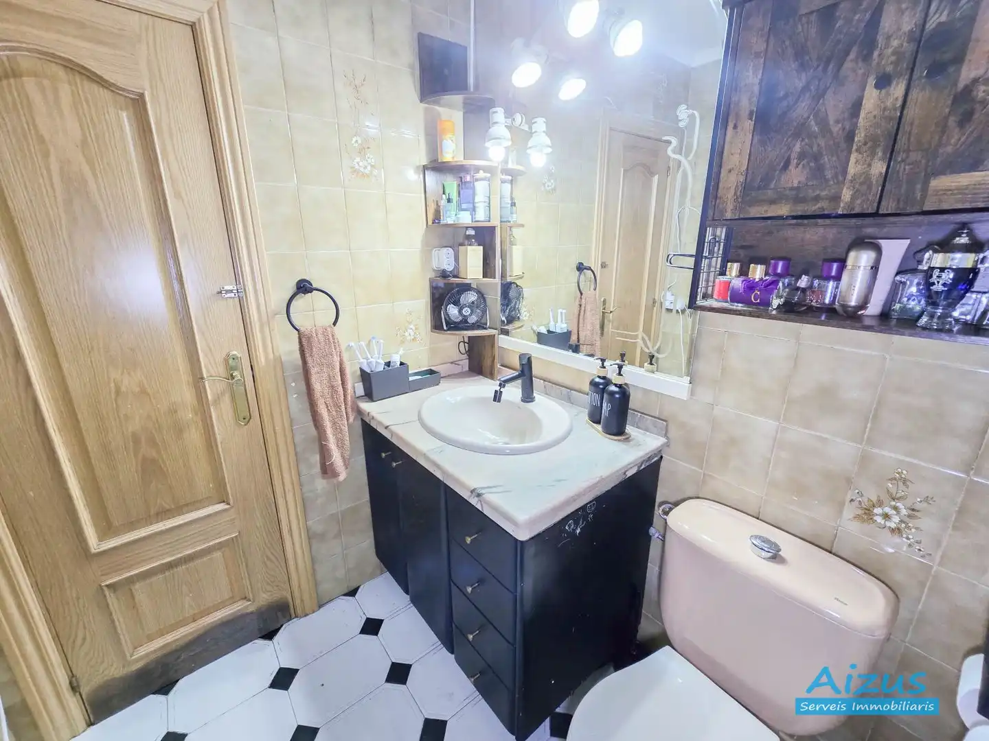 Baño de Piso en venta en Ripollet con Aire acondicionado, Horno y Balcón