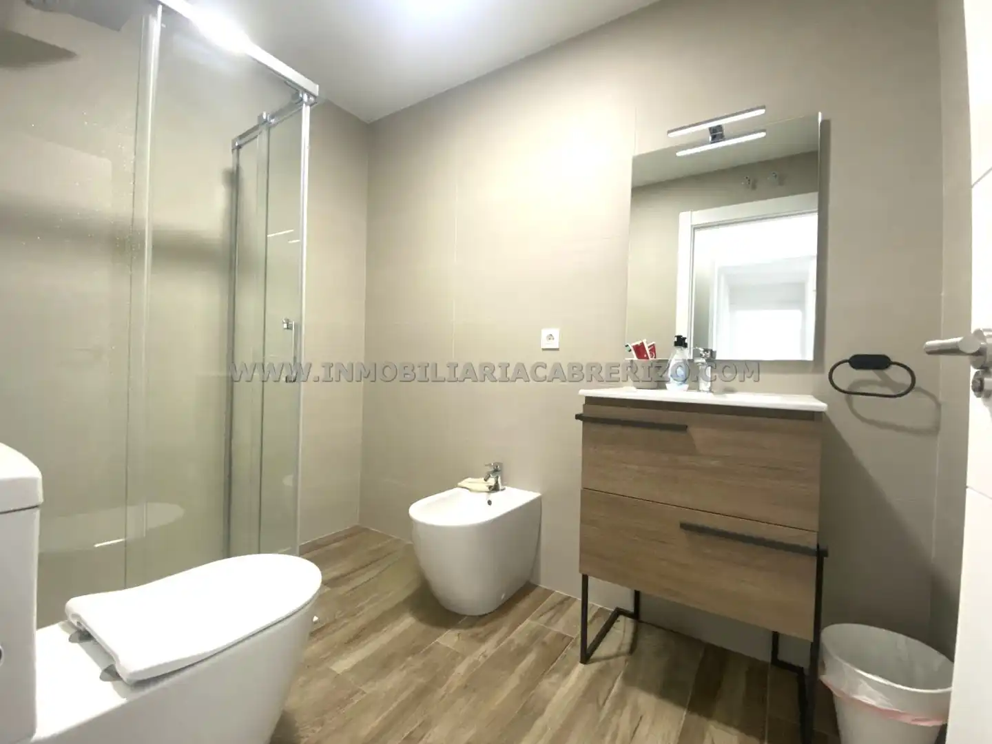 Bathroom of Flat for sale in  Pamplona / Iruña  with Heating, Parquet flooring and Terrace