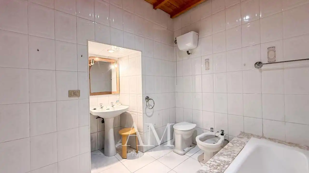 Baño de Casa adosada en venta en Vigo  con Calefacción, Jardín privado y Trastero