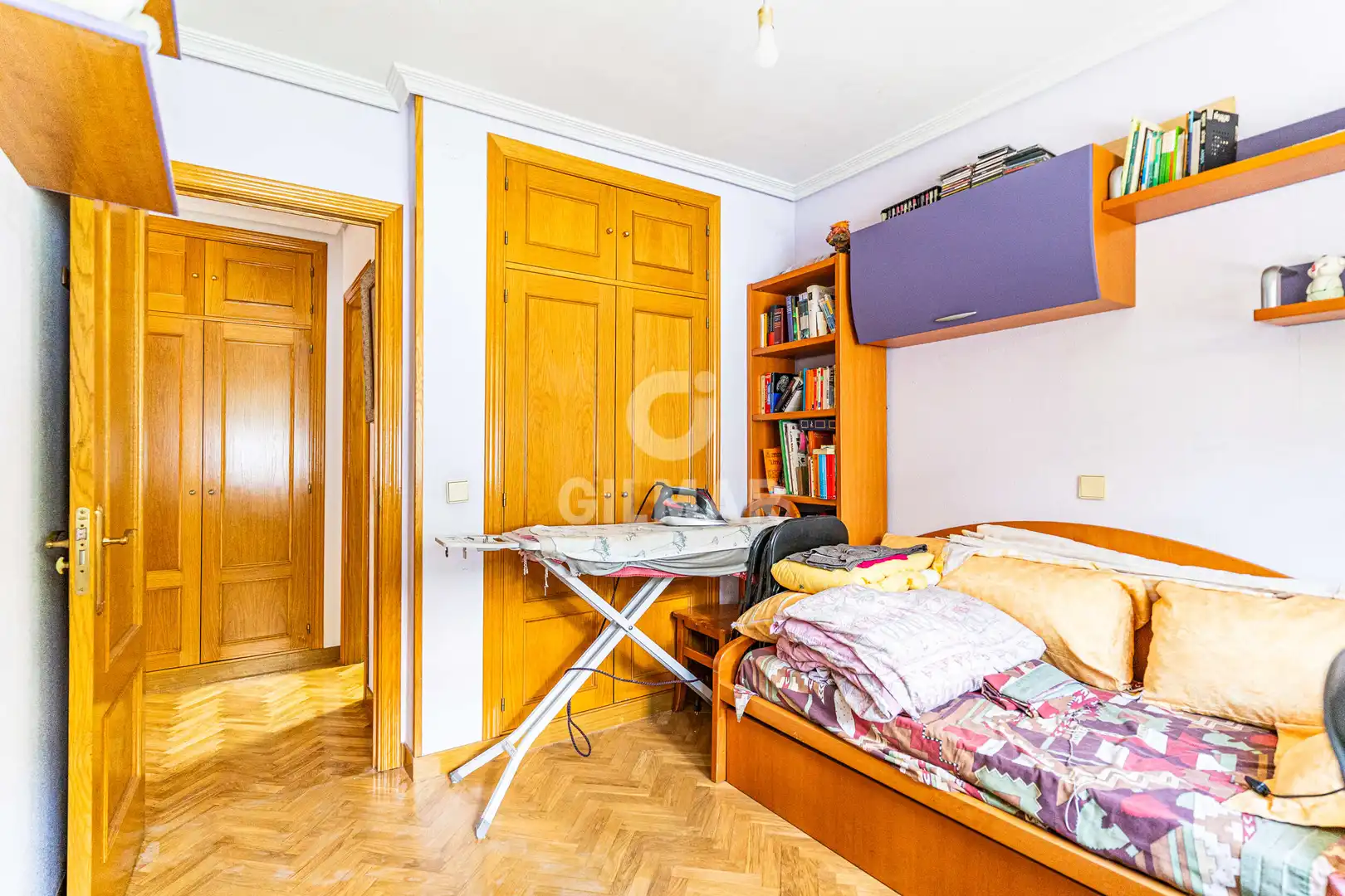 Habitación de Casa adosada en venta en Madrid con Calefacción y Jardín privado