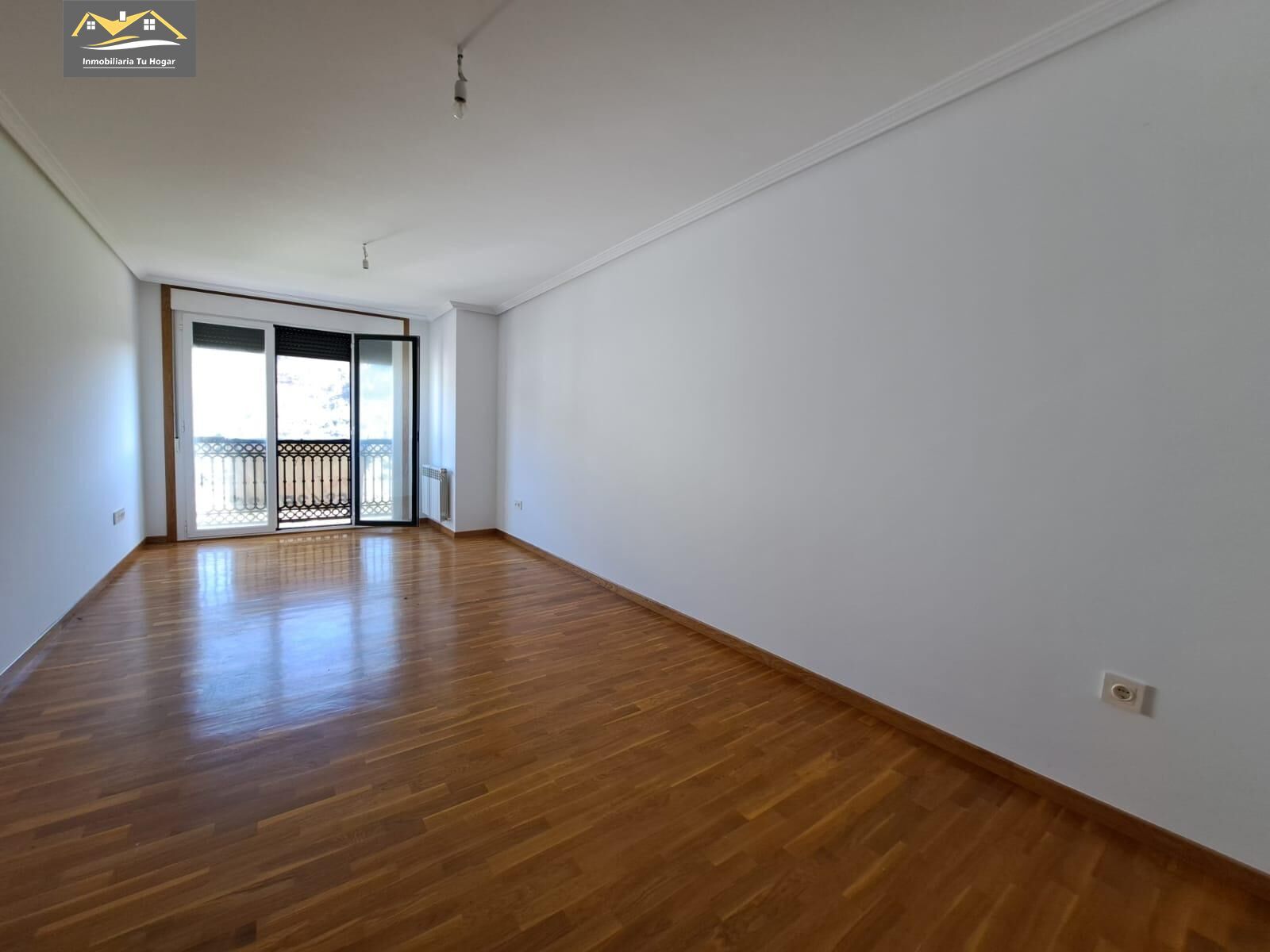 Sala d'estar de Dúplex en venda en Ribadavia amb Calefacció, Traster i Alarma