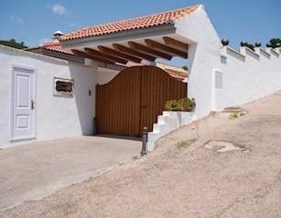 Vista exterior de Casa o xalet en venda en Estepona amb Aire condicionat, Terrassa i Piscina