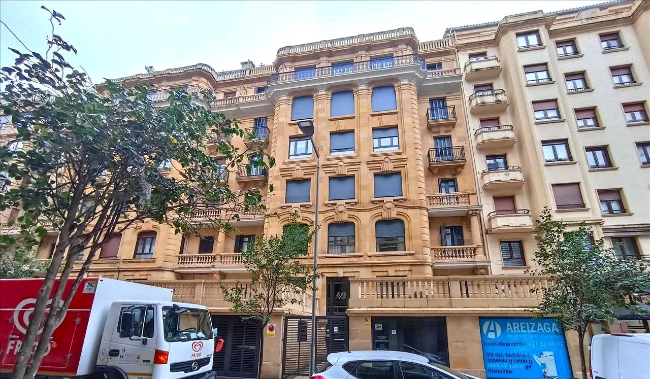 Flat for sale in ZABALETA, Gros