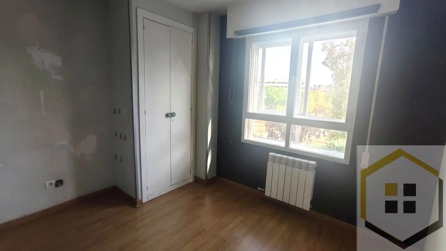 Bedroom of Flat for sale in Madrid  with Heating, Internet and Community pool