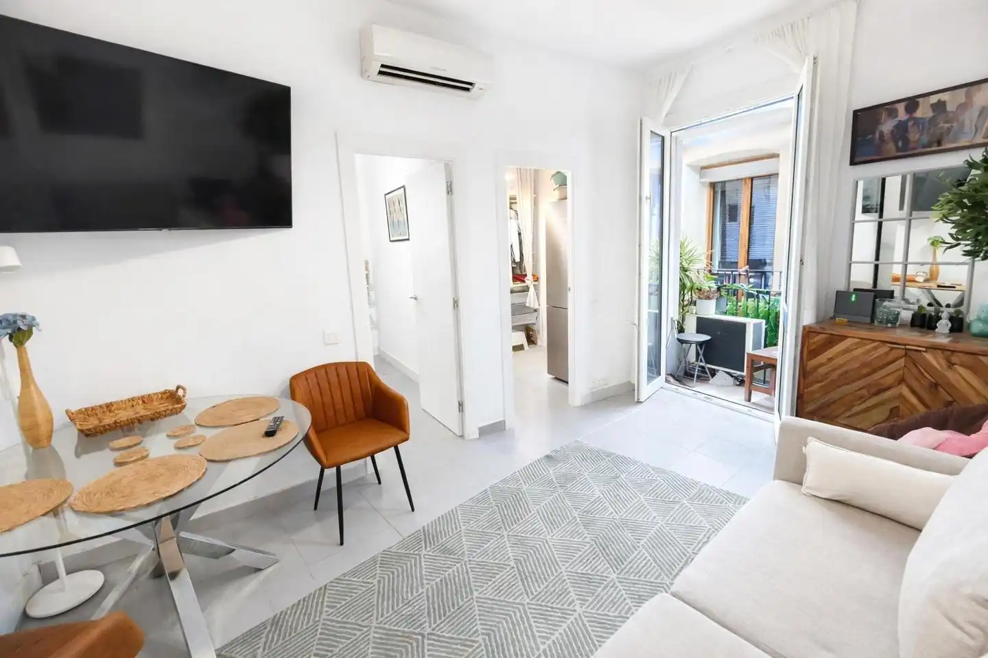 Living room of Flat for sale in  Barcelona Capital  with Air Conditioner, Furnished and Balcony