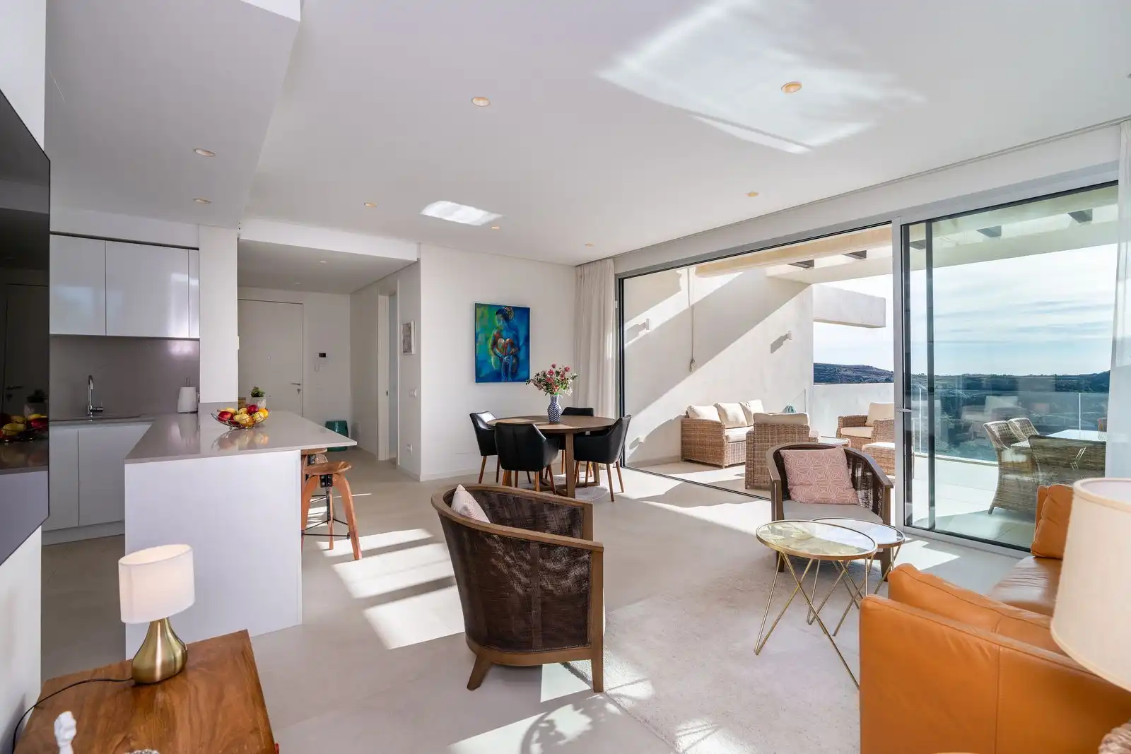 Sala de estar de Piso en venta en Benahavís con Aire acondicionado, Jardín privado y Terraza