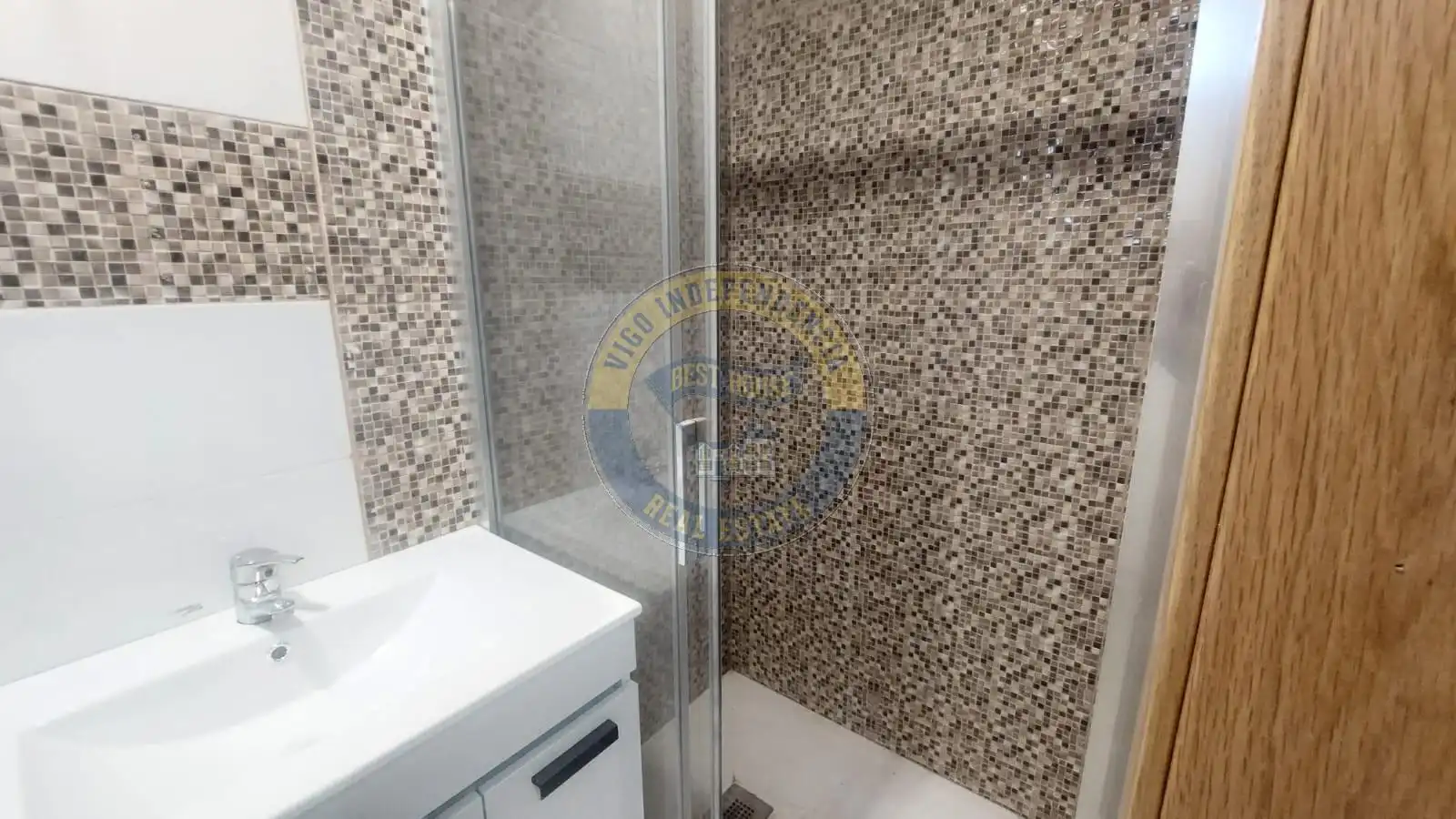 Badezimmer von Erdgeschoss zum Verkauf in Vigo  mit Heizung