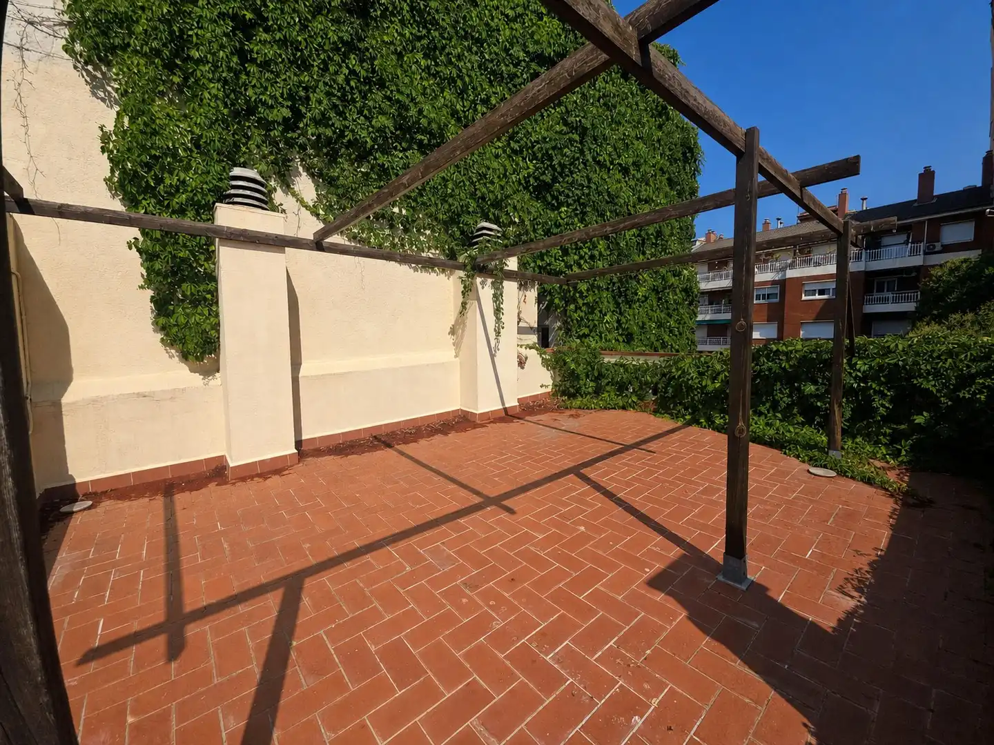 Terrassa de Casa adosada en venda en Barcelona amb Calefacció, Jardí privat i Terrassa