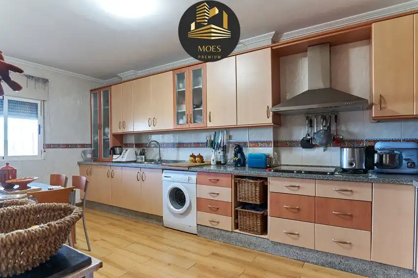 Cuina de Casa o xalet en venda en Jaén amb Aire condicionat, Calefacció i Terrassa