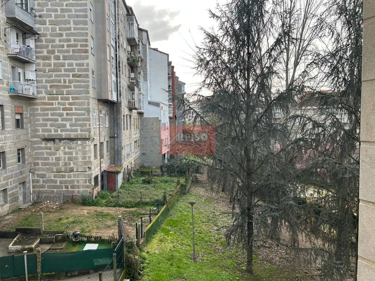 Vista exterior de Apartamento en venta en Ourense Capital  con Calefacción, Trastero y Amueblado